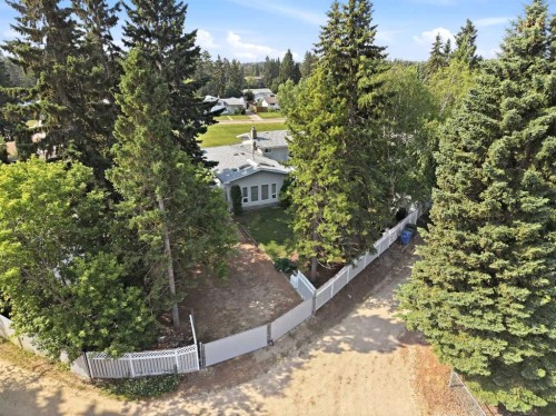 8 Sydney Close, Red Deer, AB - Outdoor