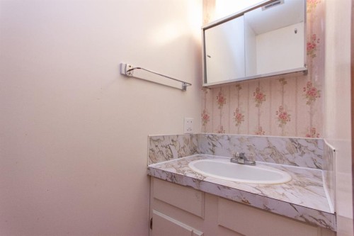 1910 26 Avenue, Delburne, AB - Indoor Photo Showing Bathroom