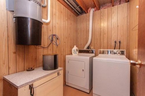 1910 26 Avenue, Delburne, AB - Indoor Photo Showing Laundry Room
