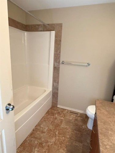 74 Parkway Drive, Blackfalds, AB - Indoor Photo Showing Bathroom