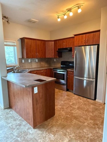 74 Parkway Drive, Blackfalds, AB - Indoor Photo Showing Kitchen With Double Sink
