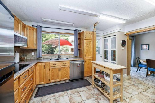 65 Hart Crescent South, Red Deer, AB - Indoor Photo Showing Kitchen With Double Sink