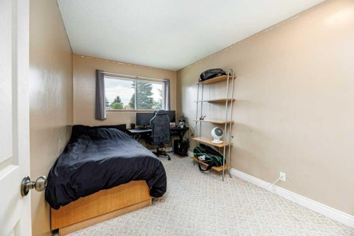 65 Hart Crescent South, Red Deer, AB - Indoor Photo Showing Bedroom