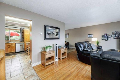 65 Hart Crescent South, Red Deer, AB - Indoor Photo Showing Other Room