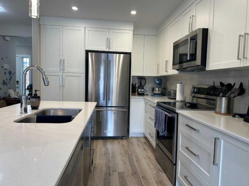95 Golden Crescent, Red Deer, AB - Indoor Photo Showing Kitchen With Stainless Steel Kitchen With Double Sink With Upgraded Kitchen