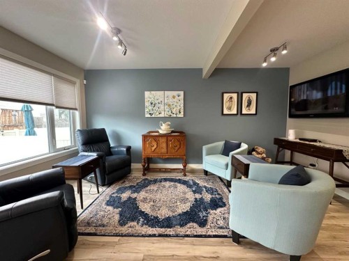 95 Golden Crescent, Red Deer, AB - Indoor Photo Showing Living Room