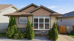 93 Valley Crescent Blackfalds, AB T4M 0J7