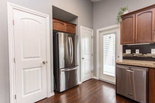 52 Almond Crescent, Blackfalds, AB - Indoor Photo Showing Kitchen