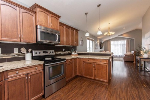 52 Almond Crescent, Blackfalds, AB - Indoor Photo Showing Kitchen