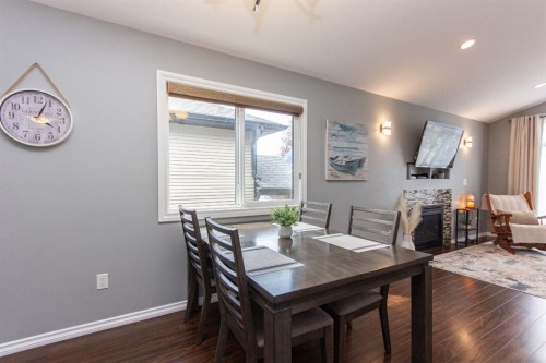 52 Almond Crescent, Blackfalds, AB - Indoor Photo Showing Dining Room