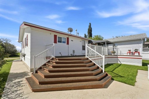 4591 Eastview Crescent, Rimbey, AB - Outdoor With Deck Patio Veranda With Exterior