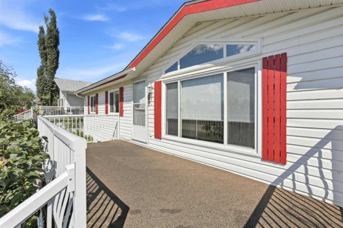 4591 Eastview Crescent, Rimbey, AB - Outdoor With Exterior