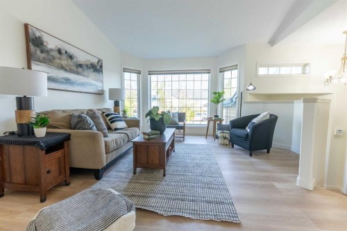 73 Ogilvie Close, Red Deer, AB - Indoor Photo Showing Living Room