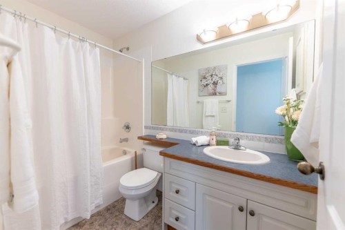 73 Ogilvie Close, Red Deer, AB - Indoor Photo Showing Bathroom