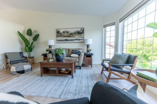 73 Ogilvie Close, Red Deer, AB - Indoor Photo Showing Living Room
