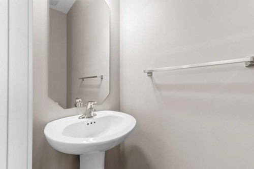 702-125 Caribou Crescent, Red Deer, AB - Indoor Photo Showing Bathroom