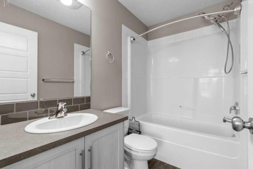 702-125 Caribou Crescent, Red Deer, AB - Indoor Photo Showing Bathroom