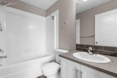 702-125 Caribou Crescent, Red Deer, AB - Indoor Photo Showing Bathroom