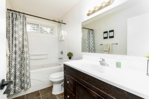 10 Odstone Green, Red Deer, AB - Indoor Photo Showing Bathroom