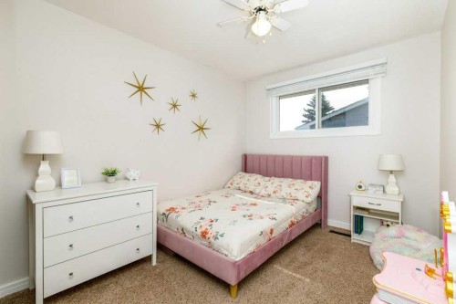 10 Odstone Green, Red Deer, AB - Indoor Photo Showing Bedroom
