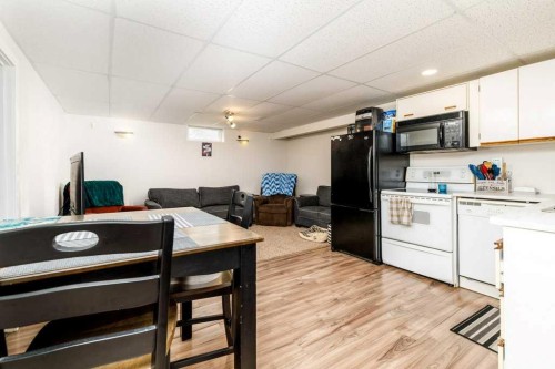 10 Odstone Green, Red Deer, AB - Indoor Photo Showing Kitchen