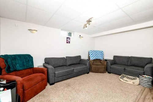 10 Odstone Green, Red Deer, AB - Indoor Photo Showing Living Room