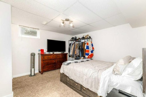 10 Odstone Green, Red Deer, AB - Indoor Photo Showing Bedroom