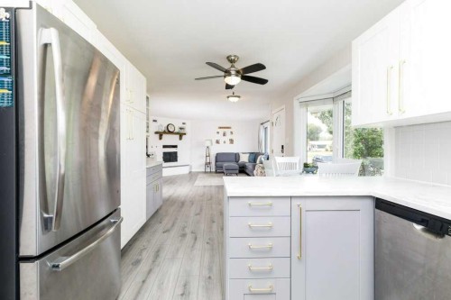 10 Odstone Green, Red Deer, AB - Indoor Photo Showing Kitchen