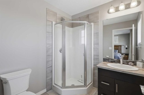 9 Hampton Crescent, Sylvan Lake, AB - Indoor Photo Showing Bathroom
