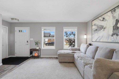 9 Hampton Crescent, Sylvan Lake, AB - Indoor Photo Showing Living Room