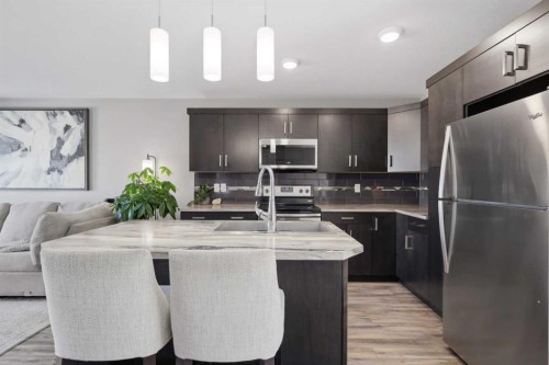 9 Hampton Crescent, Sylvan Lake, AB - Indoor Photo Showing Kitchen With Upgraded Kitchen