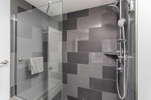 51 Emily Crescent, Lacombe, AB - Indoor Photo Showing Bathroom