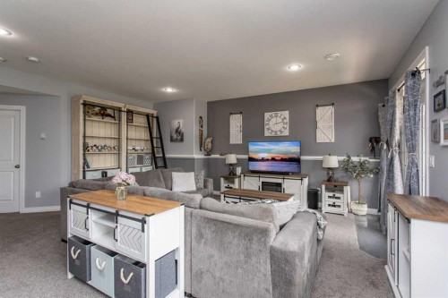 51 Emily Crescent, Lacombe, AB - Indoor Photo Showing Living Room