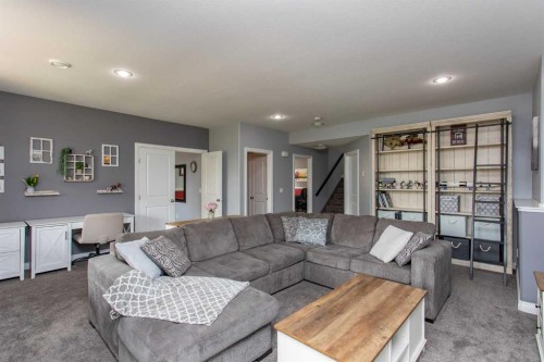 51 Emily Crescent, Lacombe, AB - Indoor Photo Showing Living Room