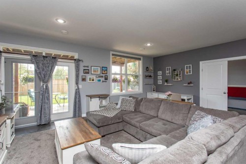 51 Emily Crescent, Lacombe, AB - Indoor Photo Showing Living Room
