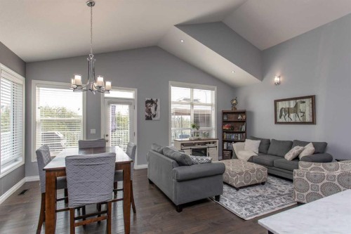 51 Emily Crescent, Lacombe, AB - Indoor Photo Showing Living Room