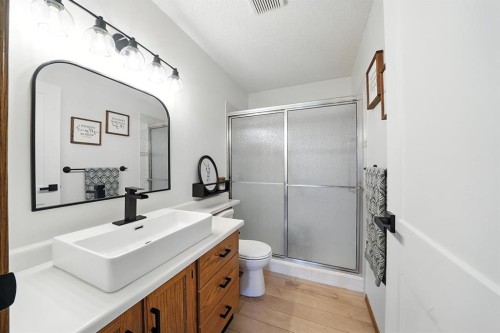 14 Denison Crescent, Red Deer, AB - Indoor Photo Showing Bathroom