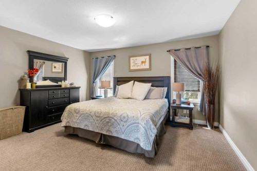 7 Rosewood Rise, Sylvan Lake, AB - Indoor Photo Showing Bedroom