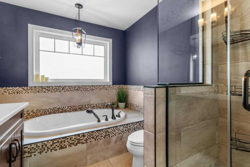 7 Rosewood Rise, Sylvan Lake, AB - Indoor Photo Showing Bathroom