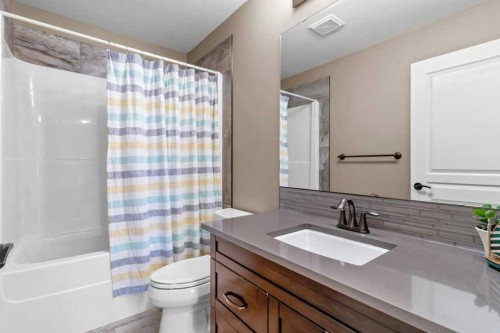 7 Rosewood Rise, Sylvan Lake, AB - Indoor Photo Showing Bathroom