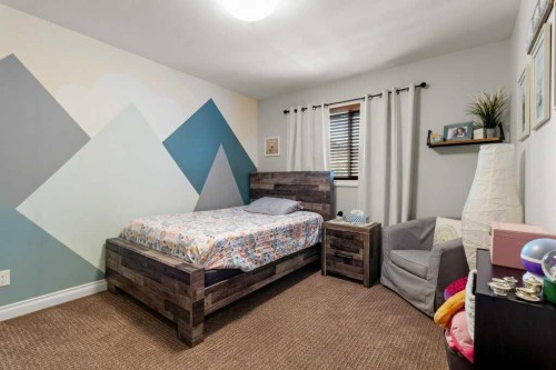 7 Rosewood Rise, Sylvan Lake, AB - Indoor Photo Showing Bedroom