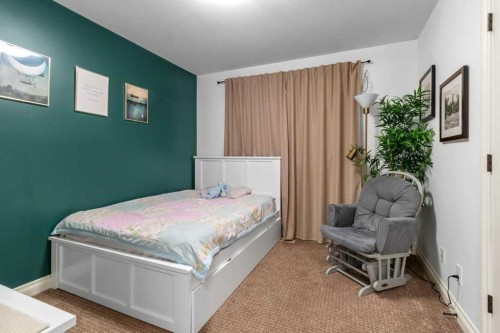 7 Rosewood Rise, Sylvan Lake, AB - Indoor Photo Showing Bedroom