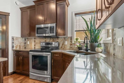 7 Rosewood Rise, Sylvan Lake, AB - Indoor Photo Showing Kitchen With Stainless Steel Kitchen With Double Sink With Upgraded Kitchen