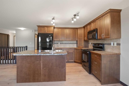 92 Ireland Crescent, Red Deer, AB - Indoor Photo Showing Kitchen With Double Sink
