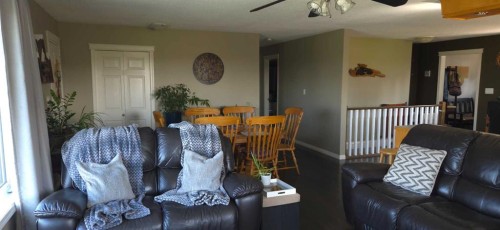 39530 Range Road 22, Rural Lacombe County, AB - Indoor Photo Showing Living Room