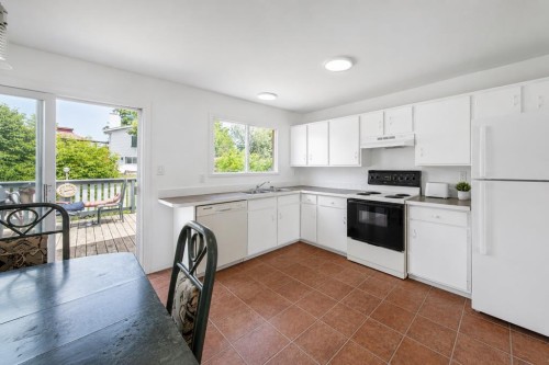 7363 59 Avenue, Red Deer, AB - Indoor Photo Showing Kitchen