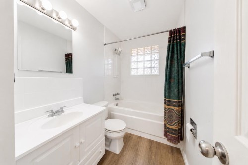 7363 59 Avenue, Red Deer, AB - Indoor Photo Showing Bathroom