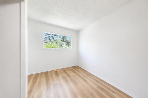 7363 59 Avenue, Red Deer, AB - Indoor Photo Showing Other Room