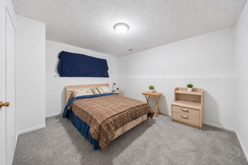 7363 59 Avenue, Red Deer, AB - Indoor Photo Showing Bedroom