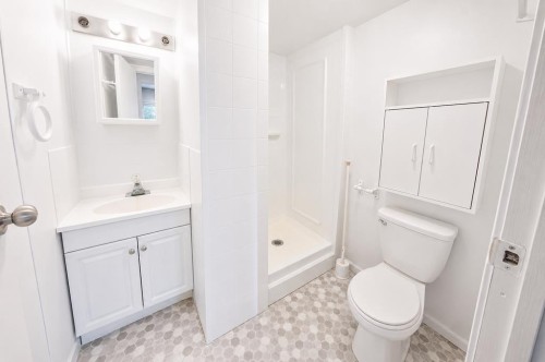 7363 59 Avenue, Red Deer, AB - Indoor Photo Showing Bathroom